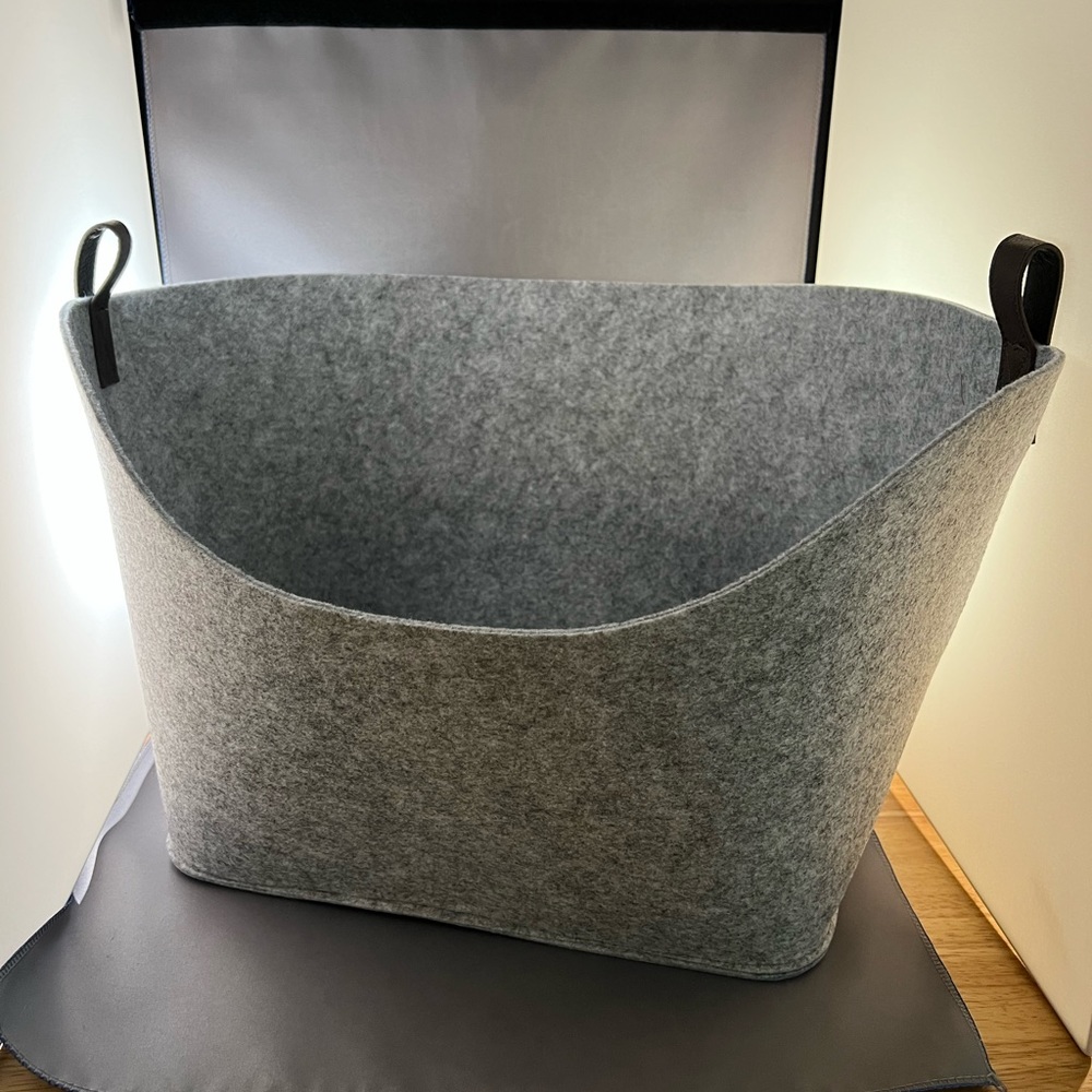NWT - Felt Display in - brushed whisper grey